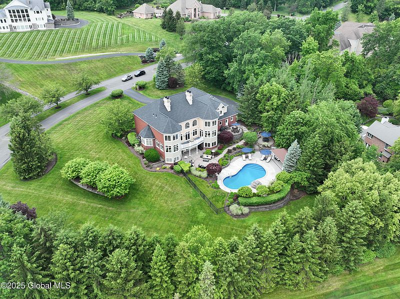 2nd image of 1 Stoneridge Drive