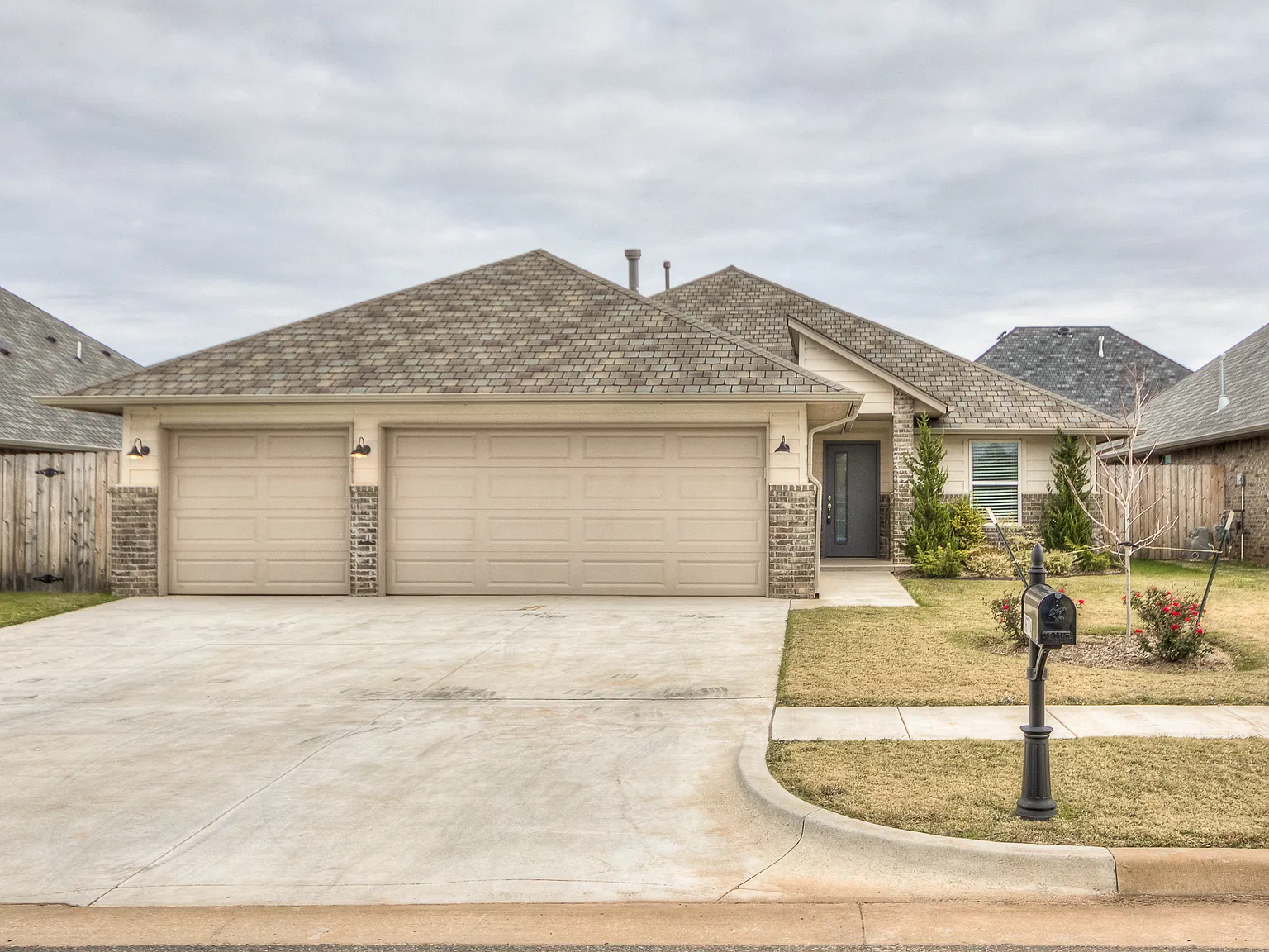4 bed, 2058 sqft, $2,850 — Photo 2