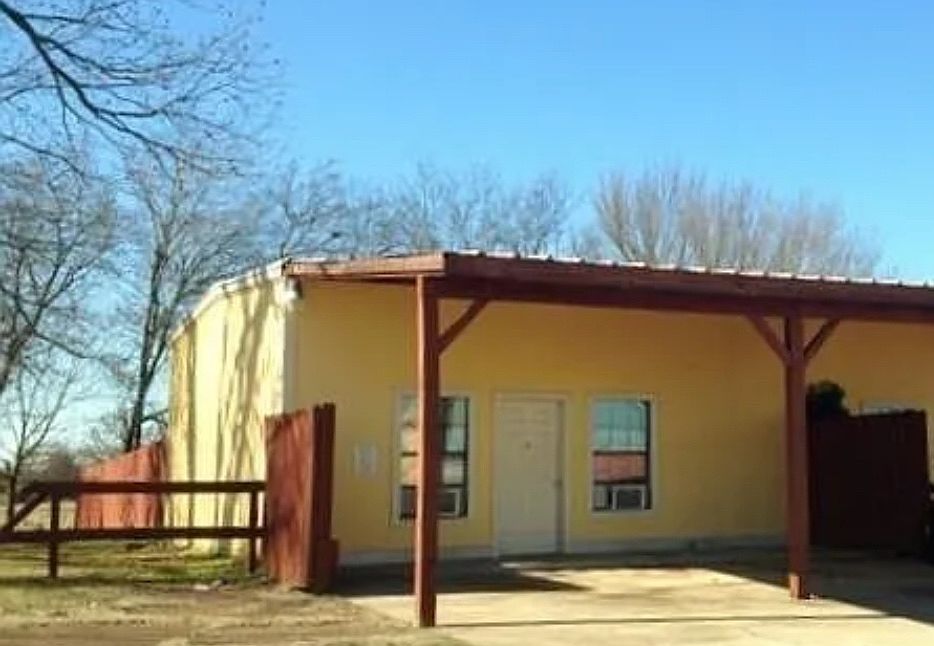 2nd image of 8499 N Us Highway 271 APT 1