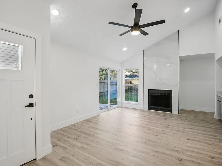 11615 Henley Dr — Photo 5