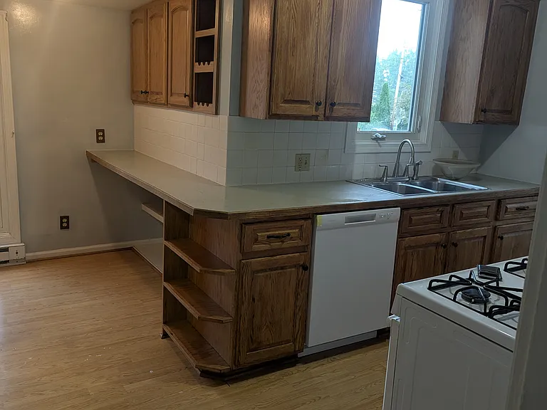 147 East Ave — Photo 4