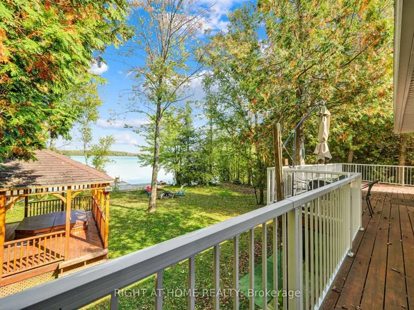 135 Browns Ln, Georgian Bluffs, ON N0H 2K0