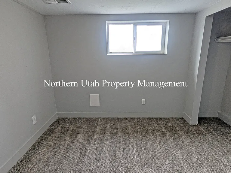 2056 Gramercy Ave — Photo 11