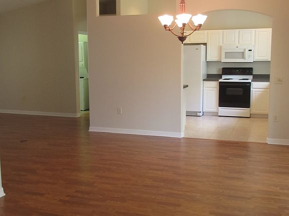 Dining to kitchen