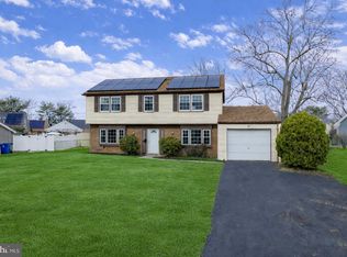 27 Harper Ln, Willingboro, NJ 08046