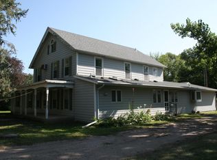 114 3rd St, Ipswich, SD 57451