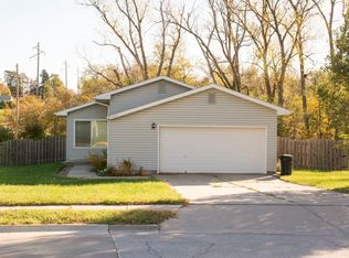 5623 N 66th St, Omaha, NE 68104