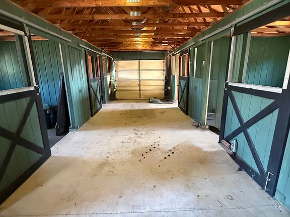 4th image of 203 Bruce Meadow Rd