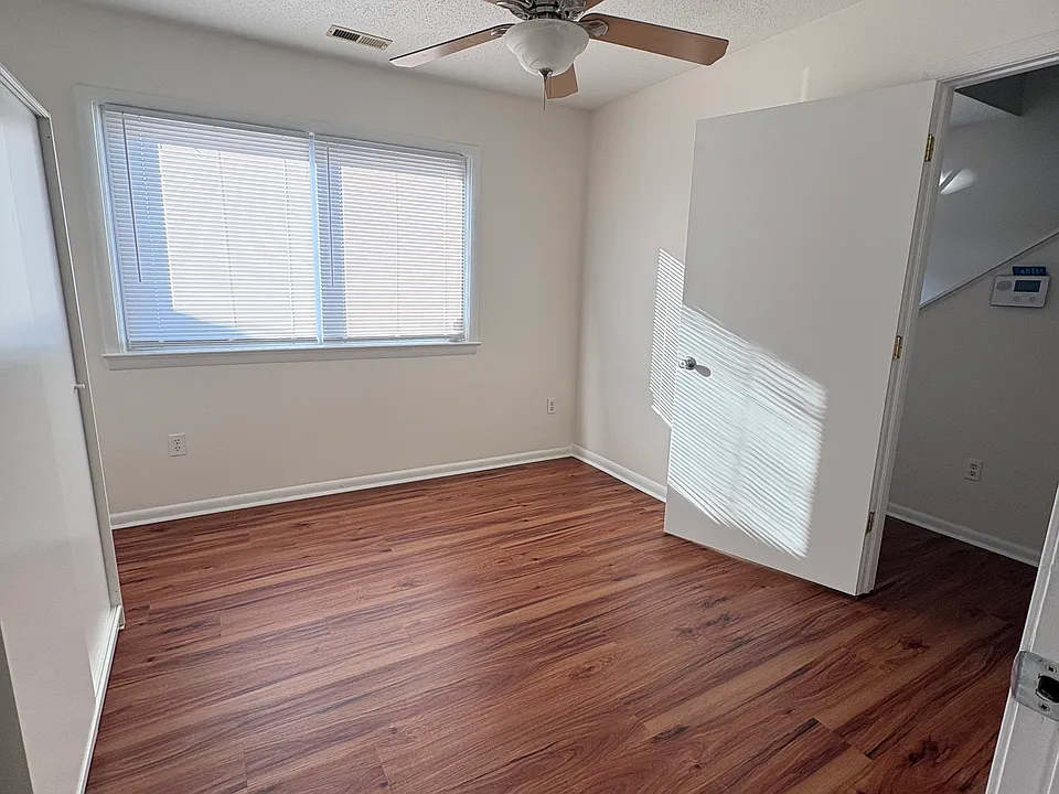 1232 W 40th St
