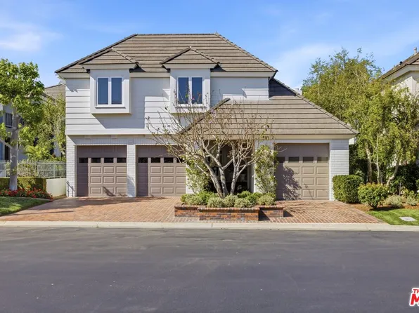 19382 Woodlands Dr, Huntington Beach, CA 92648