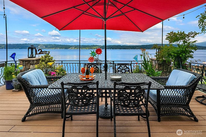 3rd image of 456 W Lake Sammamish Parkway SE