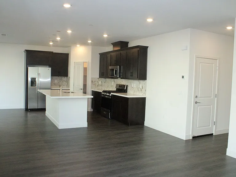 405 Mystic Ln — Photo 6