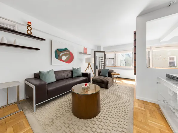 220 East 67th Street image 2 of 7