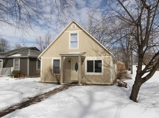 118 Woodrow Ave, South Elgin, IL 60177