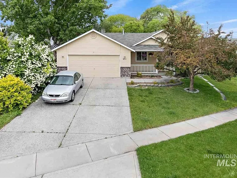 651 N Katie Way — Photo 1