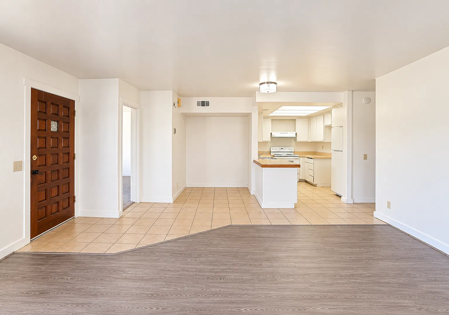 3 Bed, 2 bath- Casa La Canada Town House — Photo 4