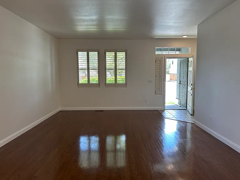 1570 Iratcabal Dr — Photo 4