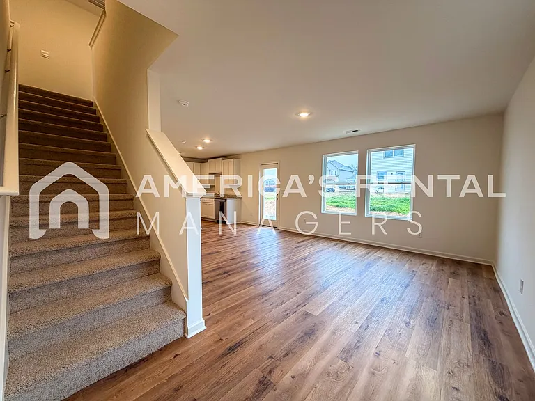 2122 Addison Way SW — Photo 9
