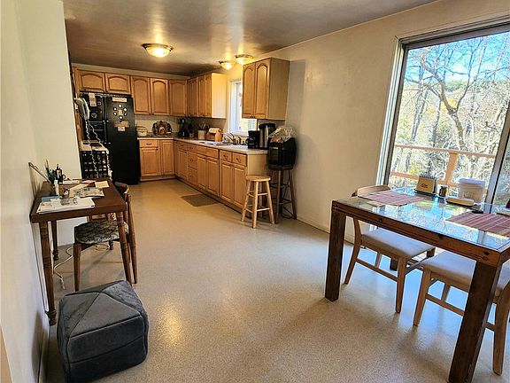 2nd image of 10886 Cox Rd