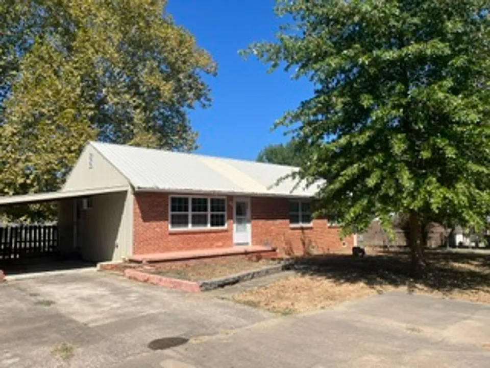 109 Center Dr