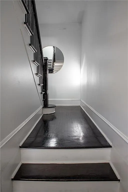2 bed, 1.0 bath, 1145 sqft, $3,500 — Photo 2