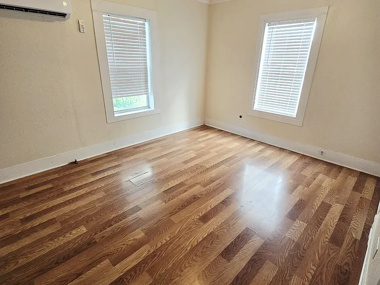 18 N Avenue C — Photo 9