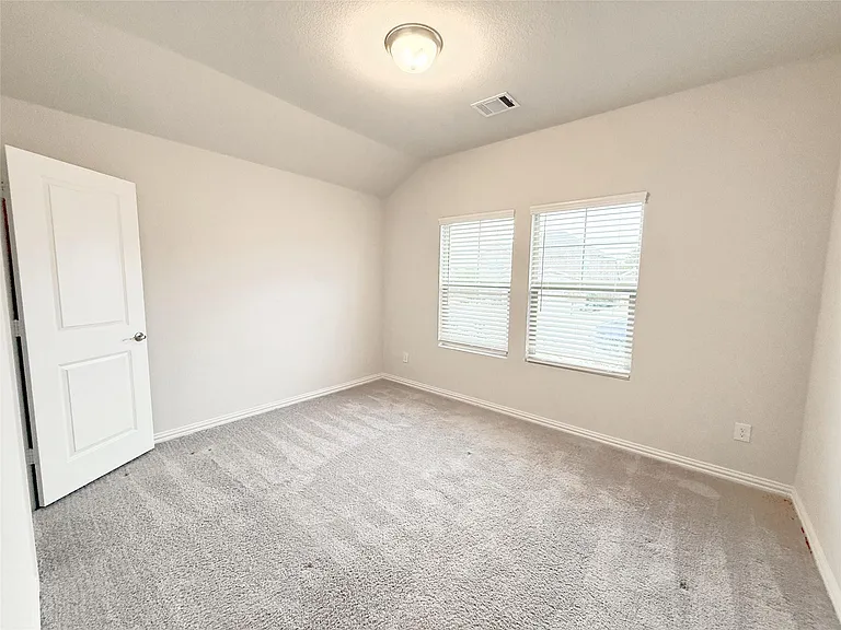 1909 Canyon Ln — Photo 10