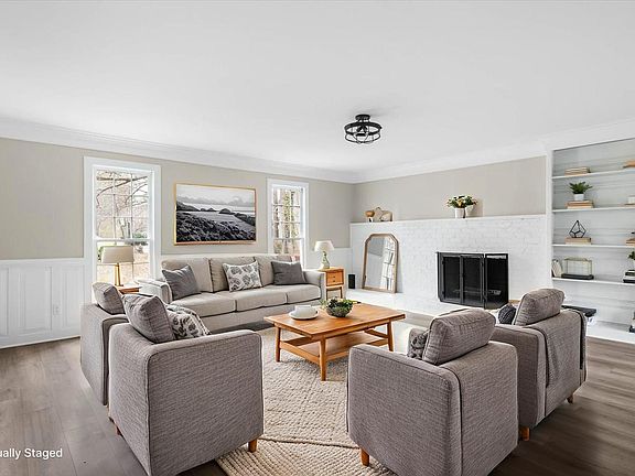 5th image of 1609 Falls Ct