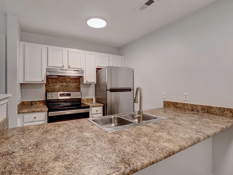 Britt Lake Apartments — Photo 18