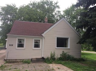 928 S Emmertsen Rd, Racine, WI 53406