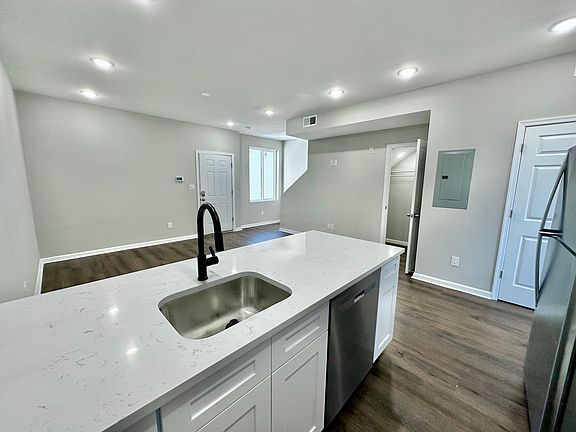4th image of 1228 N Marshall St #O3r