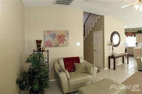 4th image of 1300 Wentworth Dr