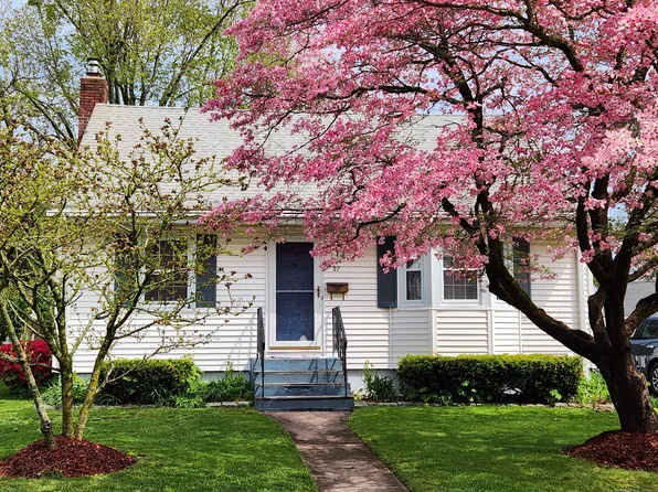 27 Linnmore Drive, Manchester, CT 06040