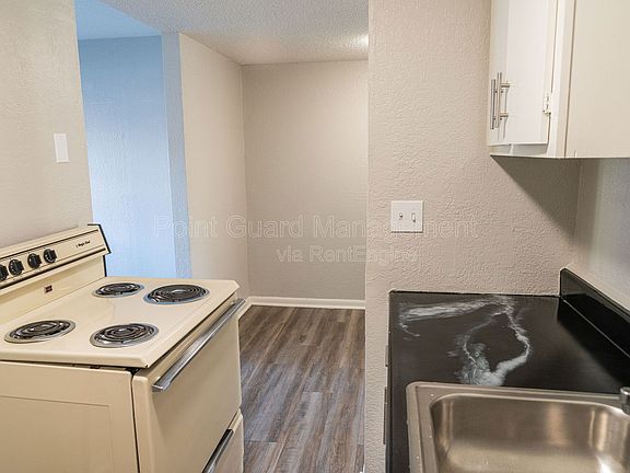 5th image of 1408 Cambridge Pl APT 4