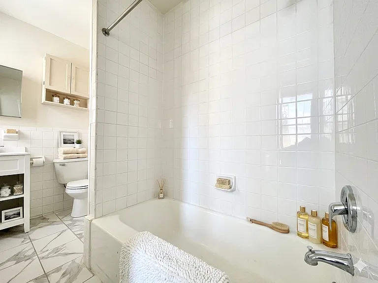 328 E 14th St #31 — Photo 4