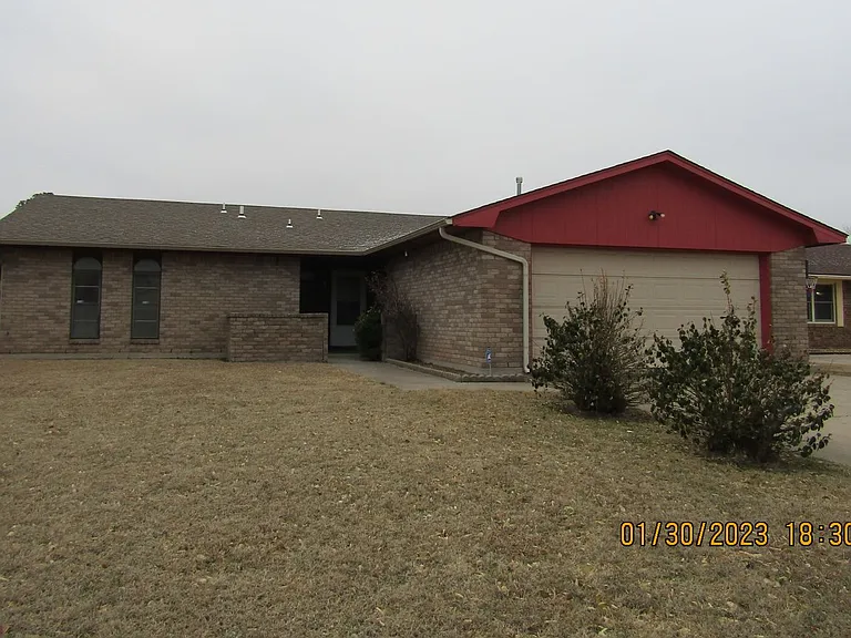 7008 NW Kingsbury Ave — Photo 29