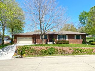 106 Sleepy Hollow Dr, Shenandoah, IA 51601