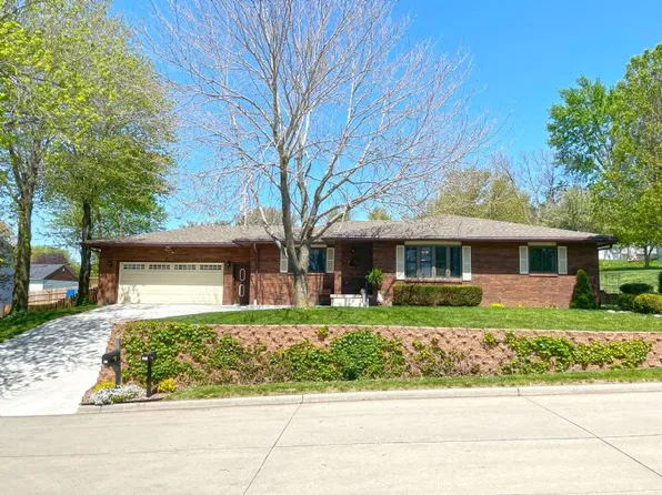 106 Sleepy Hollow Dr, Shenandoah, IA 51601