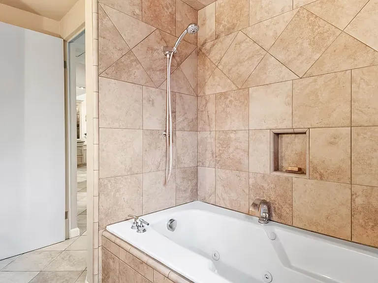 21111 Barbados Cir — Photo 35