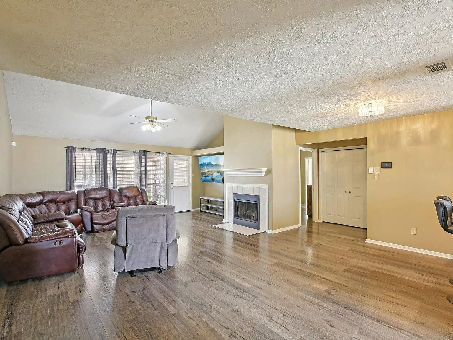 3 bed, 2.0 bath, 1520 sqft, $2,000 — Photo 4
