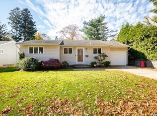 270 Manetto Hill Rd, Plainview, NY 11803