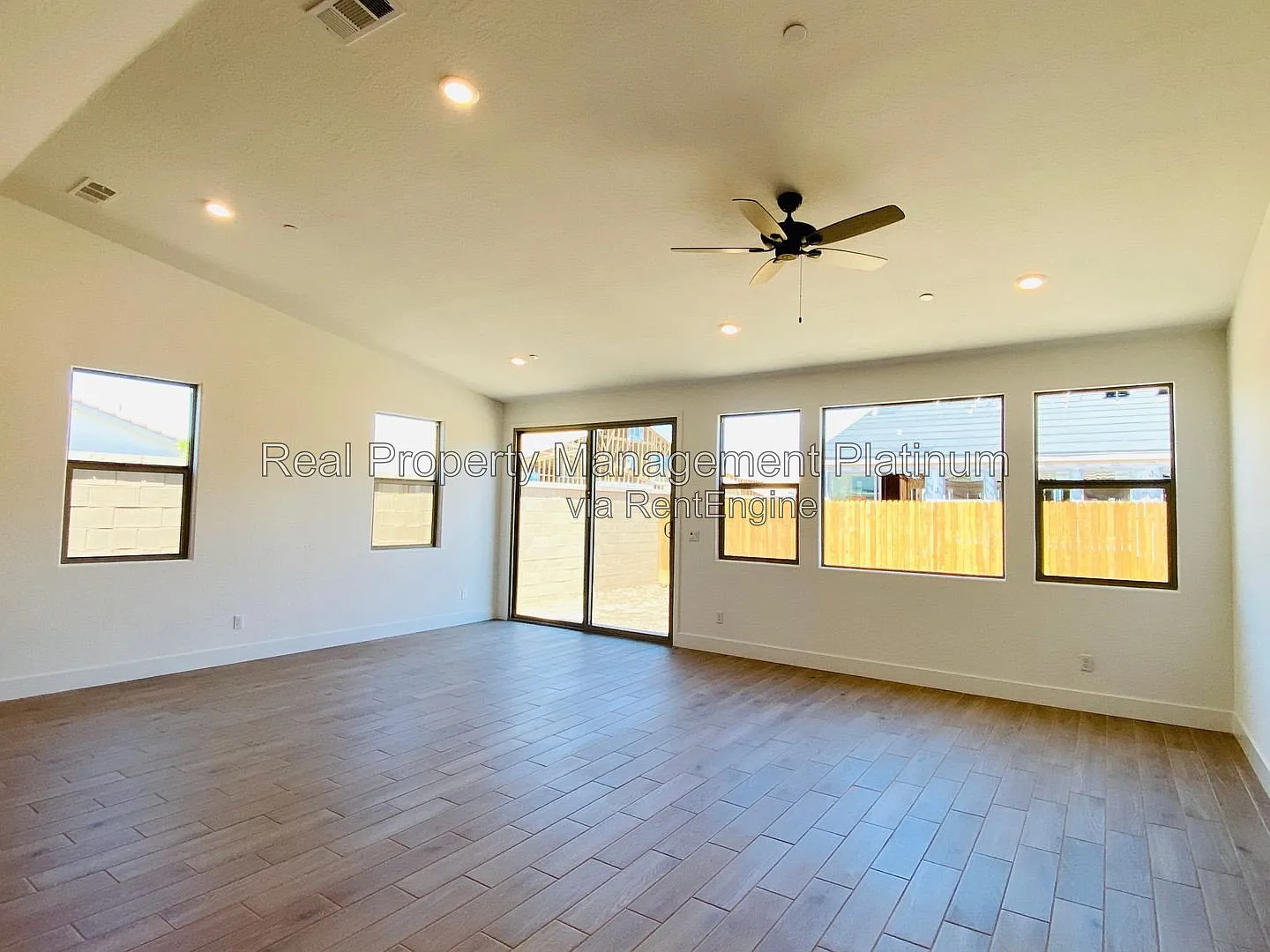 3 bed, 3.0 bath, 2280 sqft, $2,550 — Photo 4