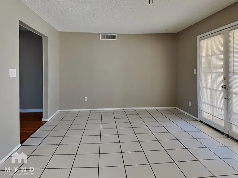 4045 E Nancy Ln — Photo 4