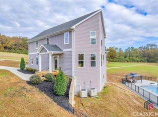 424 Middle Fork Ln, Carnesville, GA 30521