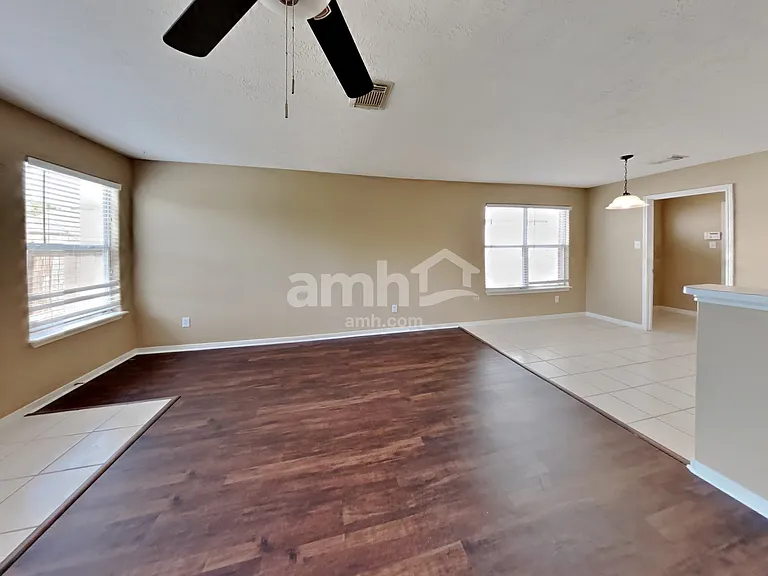 5215 Lavender Ln — Photo 5