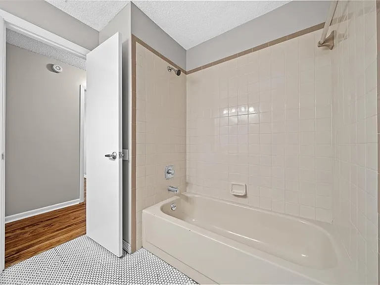 1820 SE 57th Ave — Photo 12