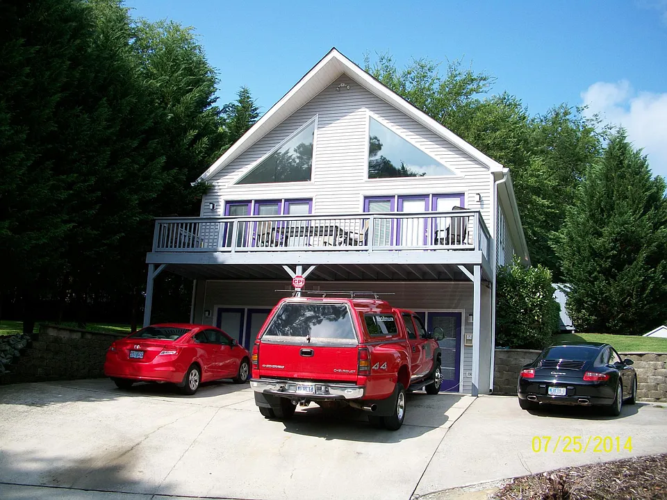 101 Carver St
