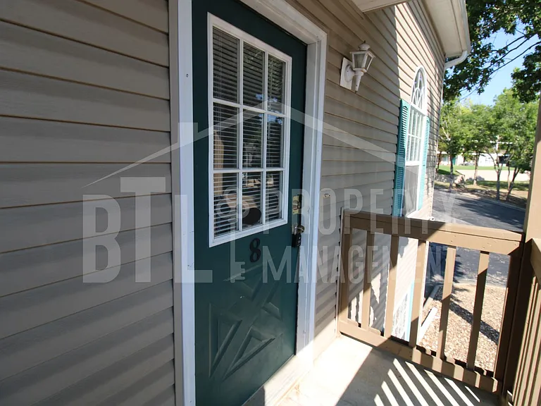 540 Abby Ln #8 — Photo 2