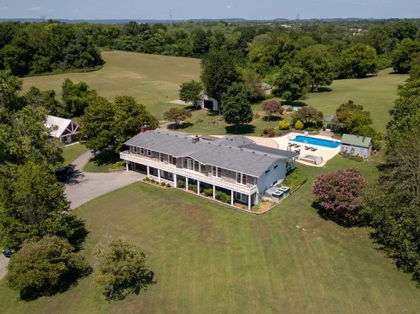 344 Peach Valley Rd, Gallatin, TN 37066