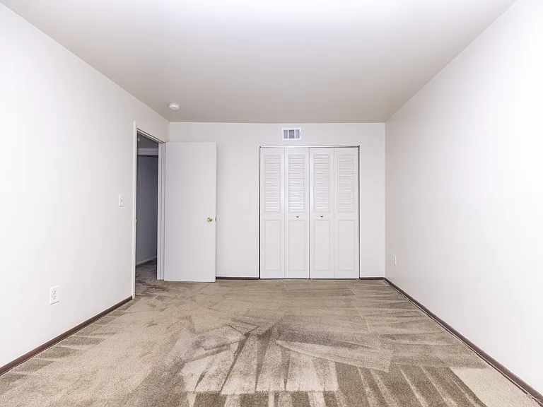 Versailles Castle Apartments — Photo 10